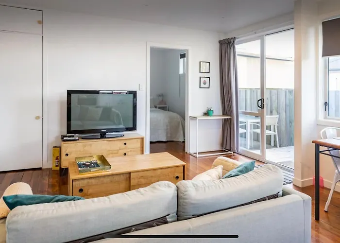 Sunny Cottage - Close To Airport & Beach