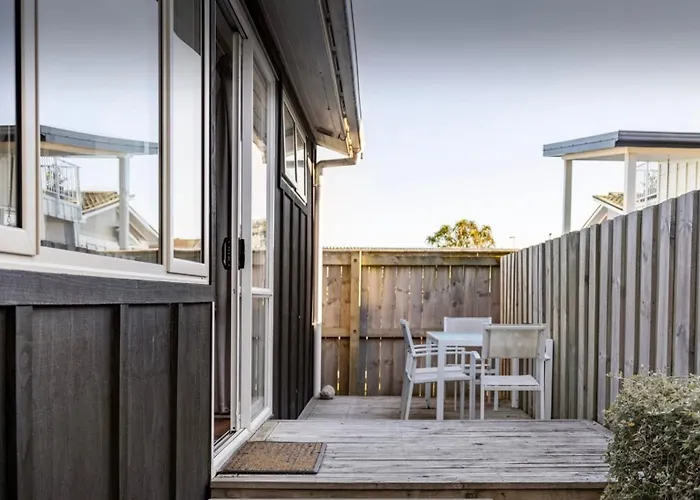Sunny Cottage - Close To Airport & Beach