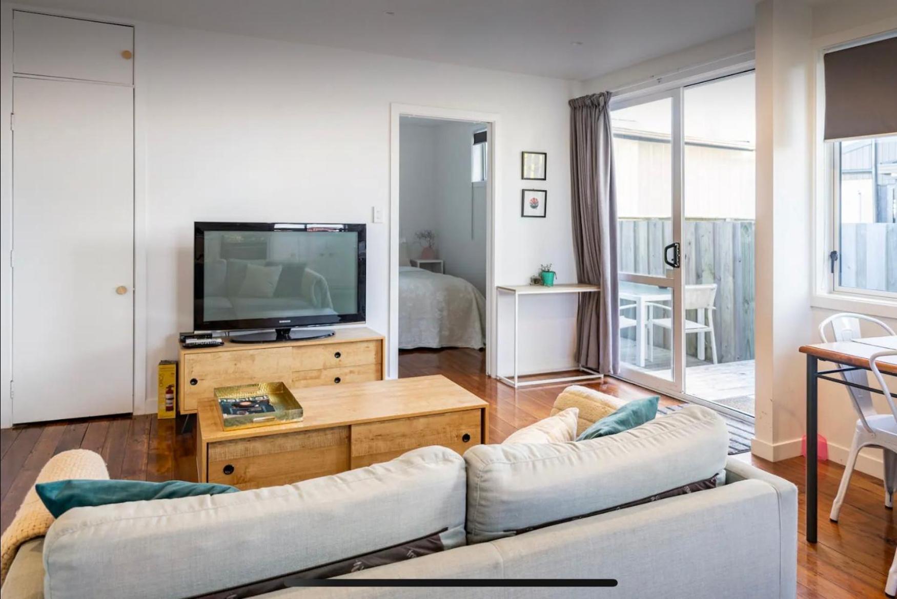 Sunny - Close To Airport & Holiday home *