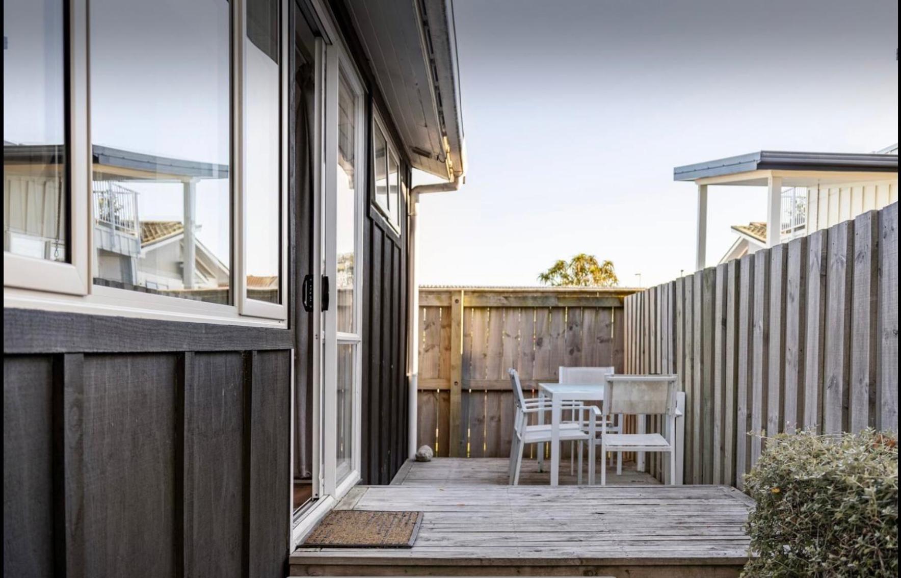 Sunny - Close To Airport & Napier