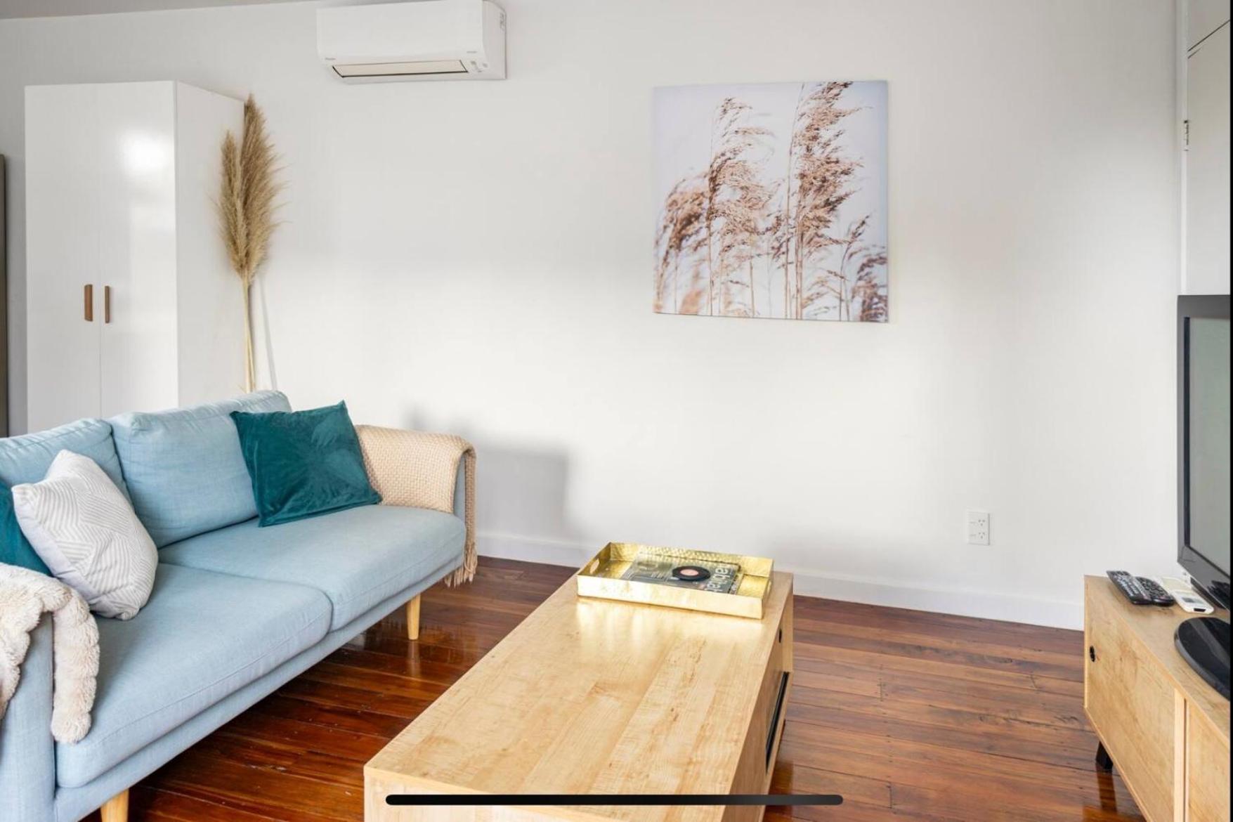 Sunny - Close To Airport & Napier